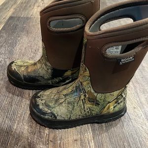 Boys size 3 bog boots